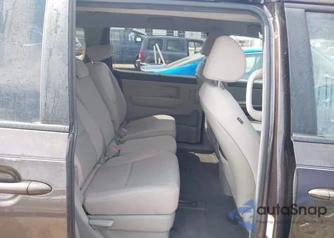 2016 Kia Sedona Lx z USA, uszkodzony, nr VIN KNDMB5C17G6202046